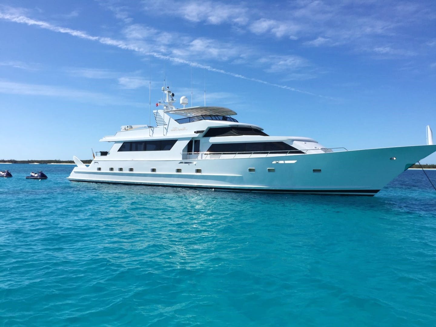 yacht charter on bahamas